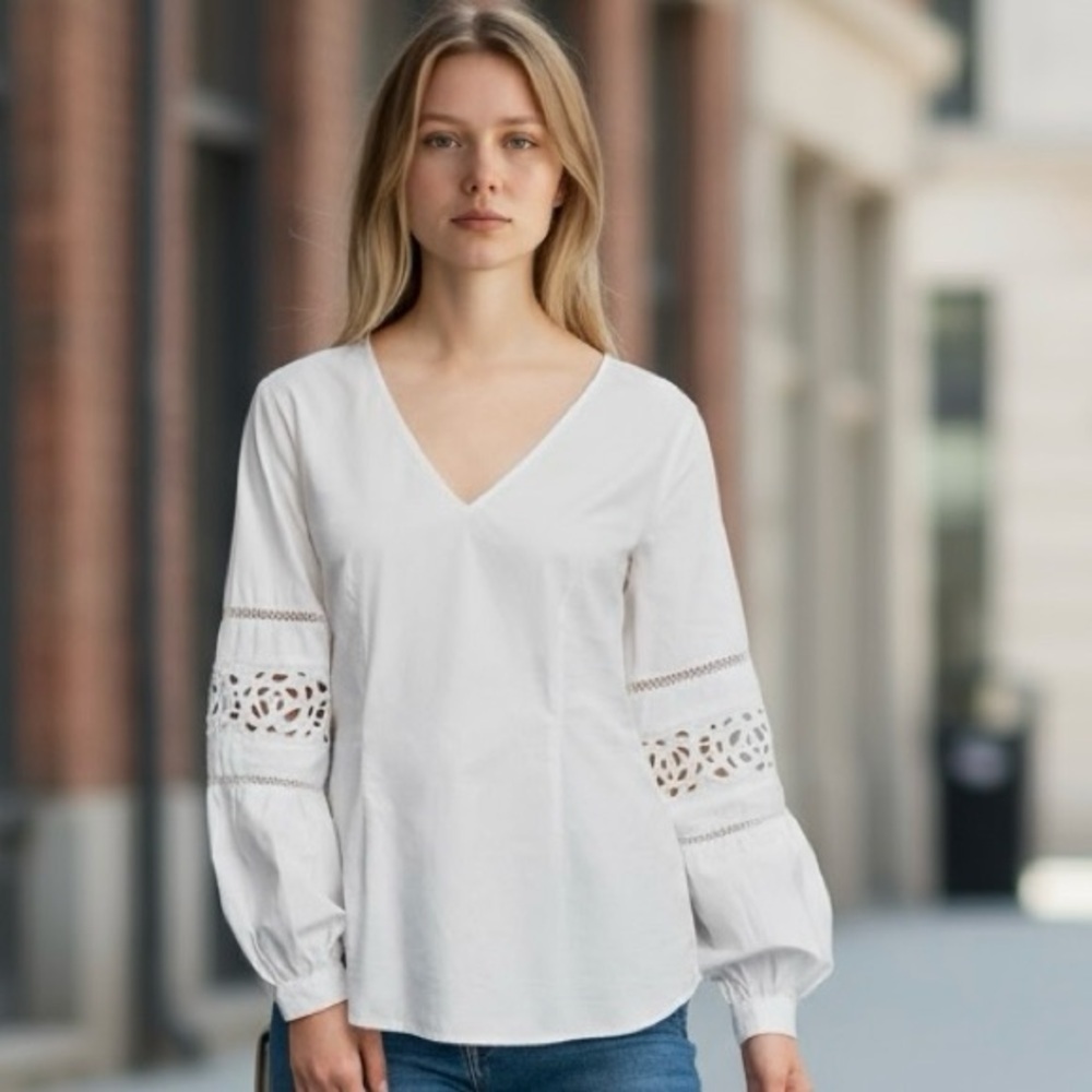 Anthropologie Maeve White Embroidered Peasant Top Size 2 100 % Cotton